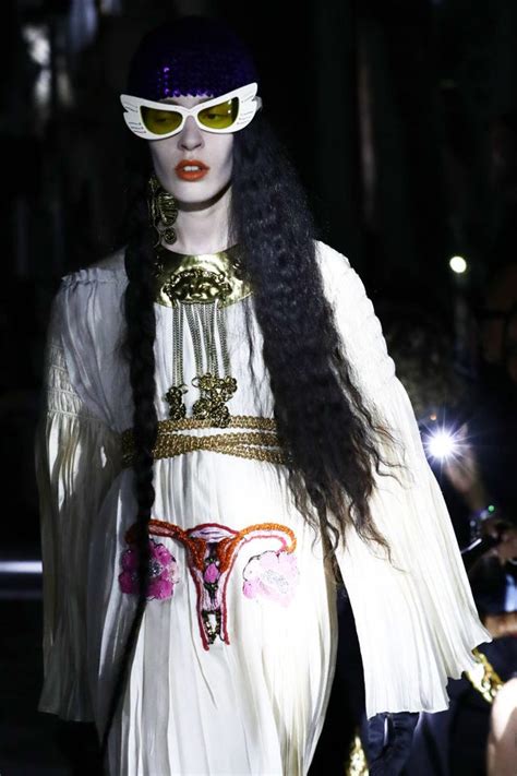 abito utero gucci|Il vestito con l’utero di Gucci della Cruise 2020 virale su Instagram.